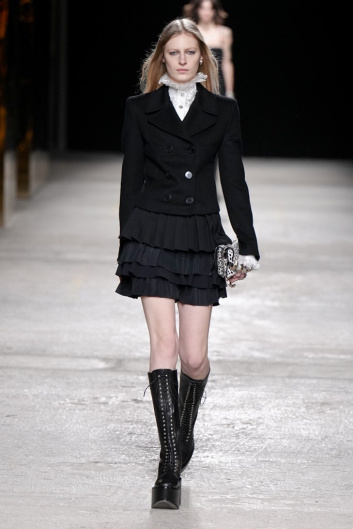 Fotoservizio/FW 22-23/WOMEN/SFILATA/PORTS 1961/DP2/4