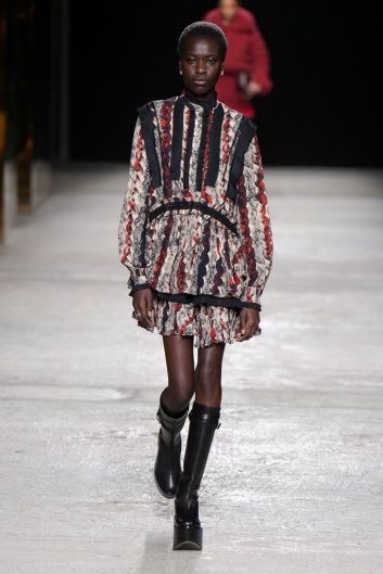 Fotoservizio/FW 22-23/WOMEN/SFILATA/PORTS 1961/DP2/4
