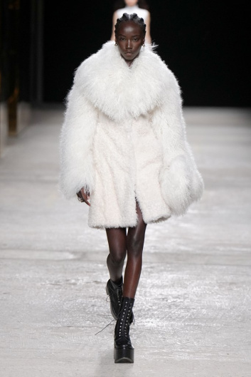Fotoservizio/FW 22-23/WOMEN/SFILATA/PORTS 1961/DP2/6