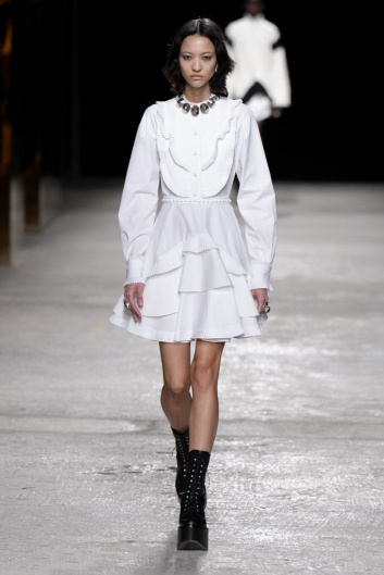 Fotoservizio/FW 22-23/WOMEN/SFILATA/PORTS 1961/DP2/8