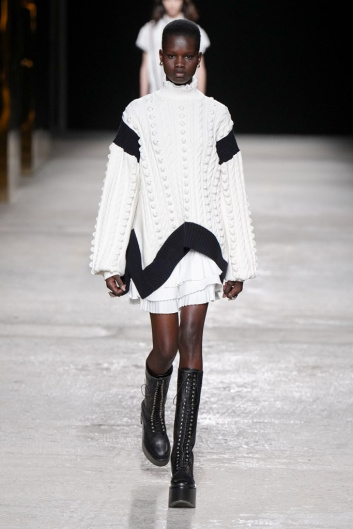 Fotoservizio/FW 22-23/WOMEN/SFILATA/PORTS 1961/DP2/9