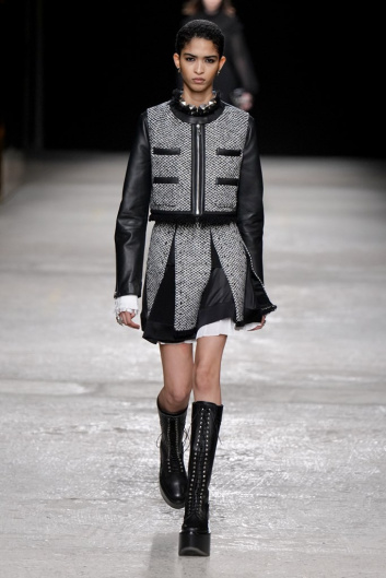 Fotoservizio/FW 22-23/WOMEN/SFILATA/PORTS 1961/DP2/12
