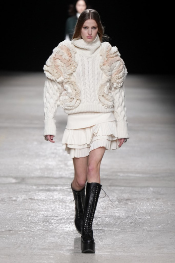Fotoservizio/FW 22-23/WOMEN/SFILATA/PORTS 1961/DP2/15