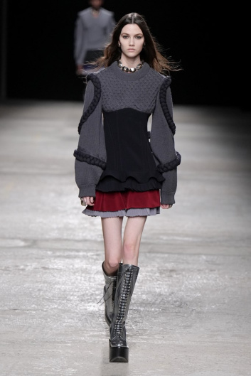 Fotoservizio/FW 22-23/WOMEN/SFILATA/PORTS 1961/DP2/6