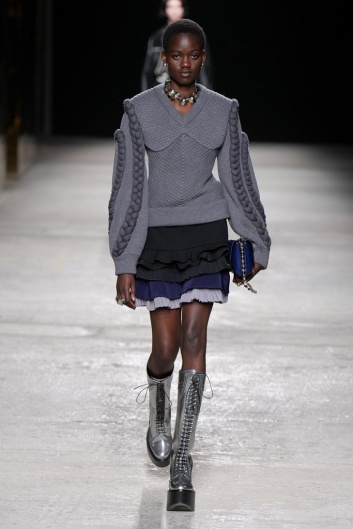 Fotoservizio/FW 22-23/WOMEN/SFILATA/PORTS 1961/DP2/7