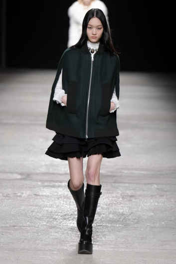 Fotoservizio/FW 22-23/WOMEN/SFILATA/PORTS 1961/DP2/16