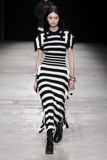 Fotoservizio/FW 22-23/WOMEN/SFILATA/PORTS 1961/DP2/18