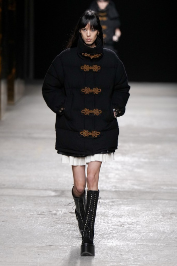 Fotoservizio/FW 22-23/WOMEN/SFILATA/PORTS 1961/DP2/19