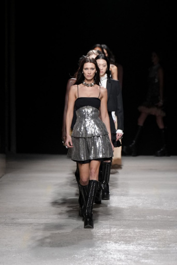 Fotoservizio/FW 22-23/WOMEN/SFILATA/PORTS 1961/DP2/31