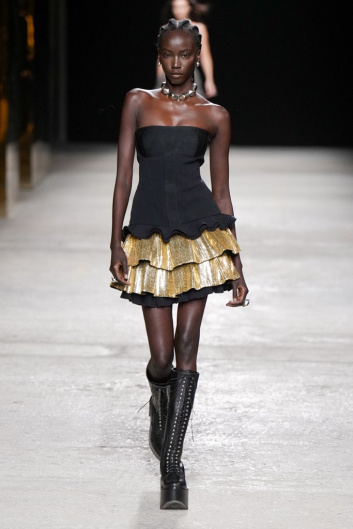 Fotoservizio/FW 22-23/WOMEN/SFILATA/PORTS 1961/DP2/29