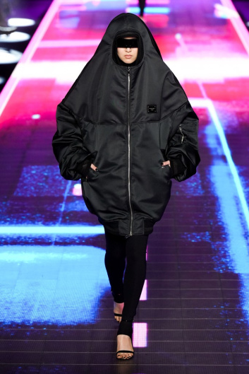 Fotoservizio/FW 22-23/WOMEN/SFILATA/DOLCE & GABBANA/DP2/18