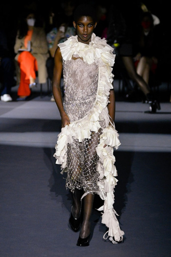 Fotoservizio/FW 22-23/WOMEN/SFILATA/PHILOSOPHY DI LORENZO SERAFINI/DP2/2