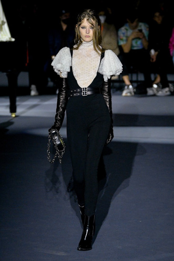 Fotoservizio/FW 22-23/WOMEN/SFILATA/PHILOSOPHY DI LORENZO SERAFINI/DP2/22