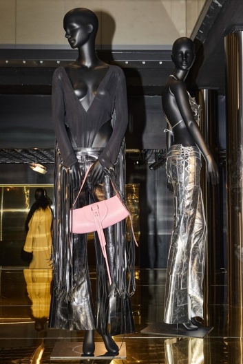 Fotoservizio/FW 22-23/WOMEN/PRESENTAZIONE/RADICA STUDIO/DP2/12