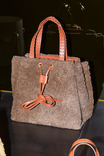 Fotoservizio/FW 22-23/WOMEN/PRESENTAZIONE/RADICA STUDIO/DP2/26