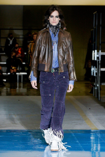 Fotoservizio/FW 22-23/WOMEN/SFILATA/DSQUARED2/DP2/11