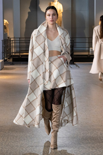 Fotoservizio/FW 22-23/WOMEN/SFILATA/LAURA BIAGIOTTI/DP2/8