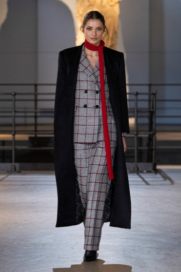 Fotoservizio/FW 22-23/WOMEN/SFILATA/LAURA BIAGIOTTI/DP2/16