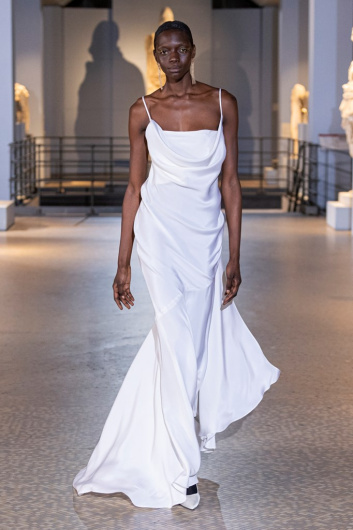 Fotoservizio/FW 22-23/WOMEN/SFILATA/LAURA BIAGIOTTI/DP2/37