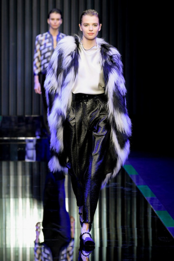Fotoservizio/FW 22-23/WOMEN/SFILATA/GIORGIO ARMANI/DP2/19