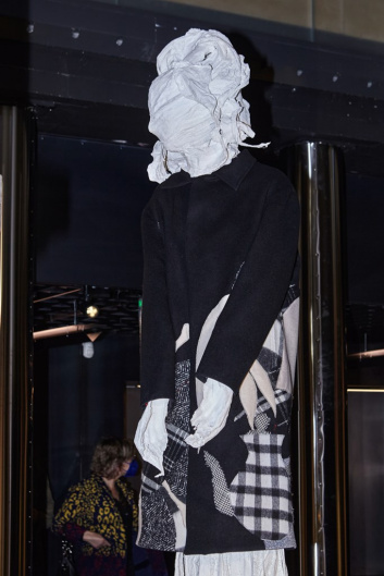 Fotoservizio/FW 22-23/WOMEN/PRESENTAZIONE/TIZIANO GUARDINI/DP2/11