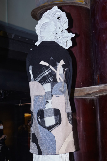 Fotoservizio/FW 22-23/WOMEN/PRESENTAZIONE/TIZIANO GUARDINI/DP2/12