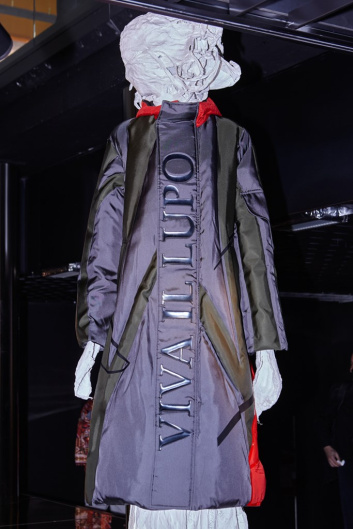 Fotoservizio/FW 22-23/WOMEN/PRESENTAZIONE/TIZIANO GUARDINI/DP2/16
