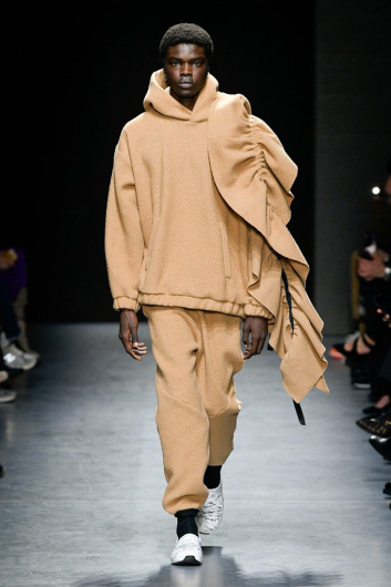 Fotoservizio/FW 22-23/WOMEN/SFILATA/ALEXANDRA MOURA/DP2/1