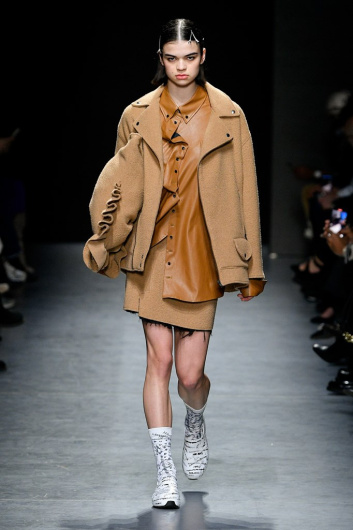 Fotoservizio/FW 22-23/WOMEN/SFILATA/ALEXANDRA MOURA/DP2/3