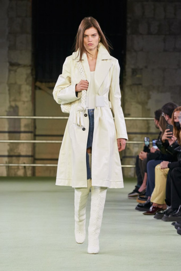 Fotoservizio/FW 22-23/WOMEN/SFILATA/BOTTEGA VENETA/DP2/2