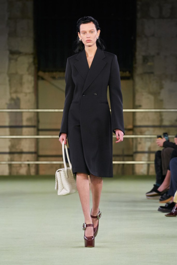 Fotoservizio/FW 22-23/WOMEN/SFILATA/BOTTEGA VENETA/DP2/16