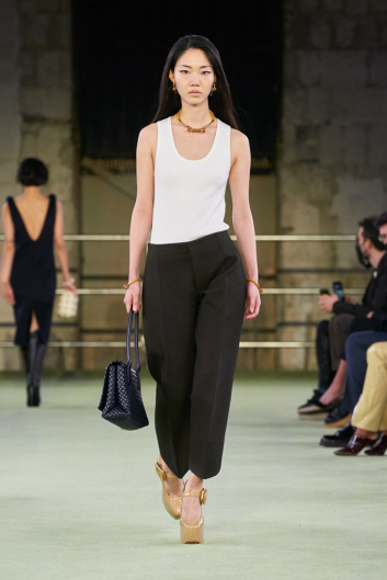 Fotoservizio/FW 22-23/WOMEN/SFILATA/BOTTEGA VENETA/DP2/17