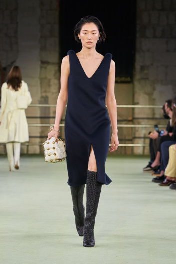 Fotoservizio/FW 22-23/WOMEN/SFILATA/BOTTEGA VENETA/DP2/9