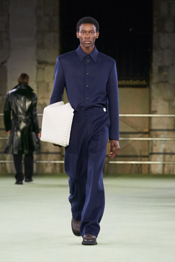 Fotoservizio/FW 22-23/WOMEN/SFILATA/BOTTEGA VENETA/DP2/10
