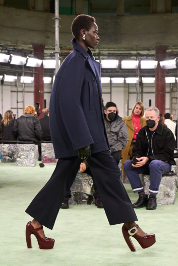Fotoservizio/FW 22-23/WOMEN/SFILATA/BOTTEGA VENETA/DP2/11