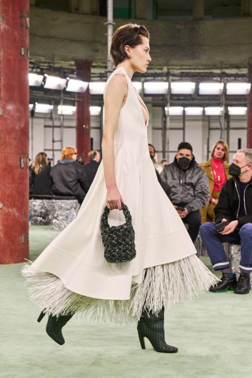 Fotoservizio/FW 22-23/WOMEN/SFILATA/BOTTEGA VENETA/DP2/25