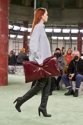Fotoservizio/FW 22-23/WOMEN/SFILATA/BOTTEGA VENETA/DP2/34