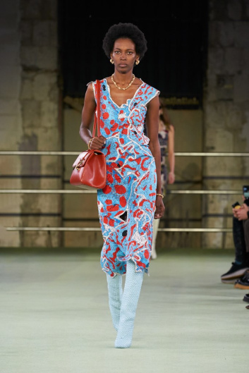 Fotoservizio/FW 22-23/WOMEN/SFILATA/BOTTEGA VENETA/DP2/36