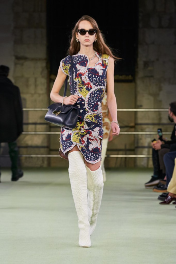 Fotoservizio/FW 22-23/WOMEN/SFILATA/BOTTEGA VENETA/DP2/37