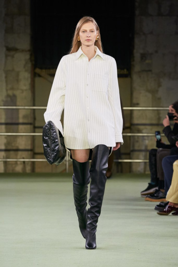 Fotoservizio/FW 22-23/WOMEN/SFILATA/BOTTEGA VENETA/DP2/31