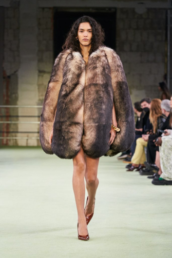 Fotoservizio/FW 22-23/WOMEN/SFILATA/BOTTEGA VENETA/DP2/43