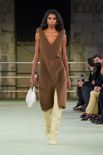 Fotoservizio/FW 22-23/WOMEN/SFILATA/BOTTEGA VENETA/DP2/40