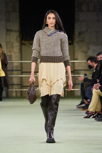 Fotoservizio/FW 22-23/WOMEN/SFILATA/BOTTEGA VENETA/DP2/57
