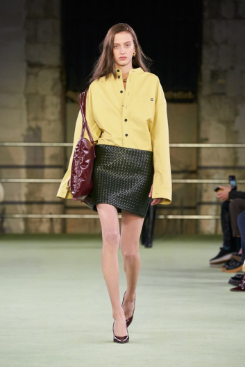 Fotoservizio/FW 22-23/WOMEN/SFILATA/BOTTEGA VENETA/DP2/48