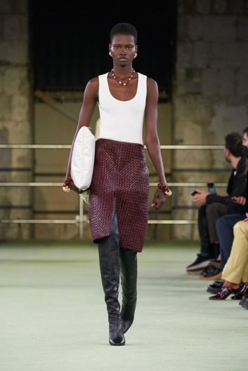 Fotoservizio/FW 22-23/WOMEN/SFILATA/BOTTEGA VENETA/DP2/49