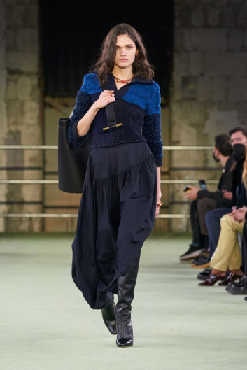 Fotoservizio/FW 22-23/WOMEN/SFILATA/BOTTEGA VENETA/DP2/51
