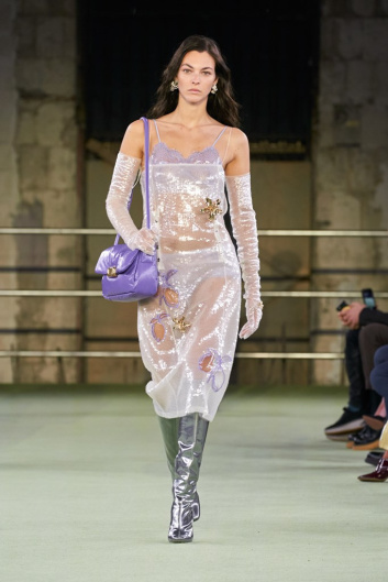 Fotoservizio/FW 22-23/WOMEN/SFILATA/BOTTEGA VENETA/DP2/60