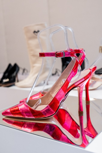 Fotoservizio/FW 22-23/WOMEN/PRESENTAZIONE/MARIO VALENTINO/DP2/8