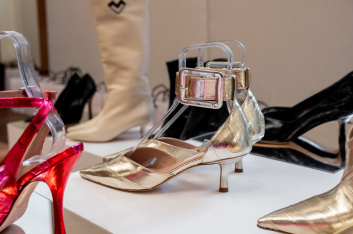 Fotoservizio/FW 22-23/WOMEN/PRESENTAZIONE/MARIO VALENTINO/DP2/13