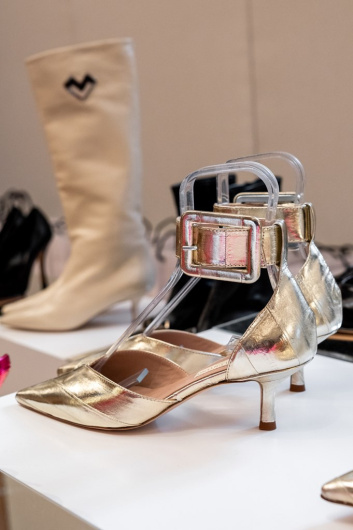 Fotoservizio/FW 22-23/WOMEN/PRESENTAZIONE/MARIO VALENTINO/DP2/16